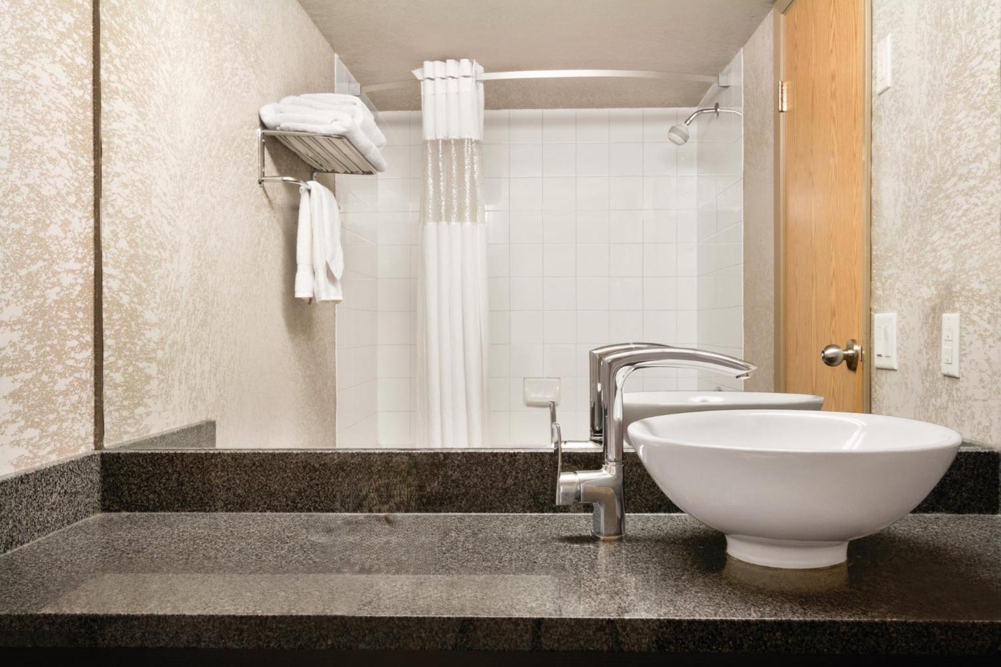 One-Bedroom King Suite